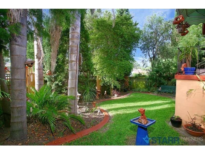 1 Enid Crescent, East Gosford NSW 2250