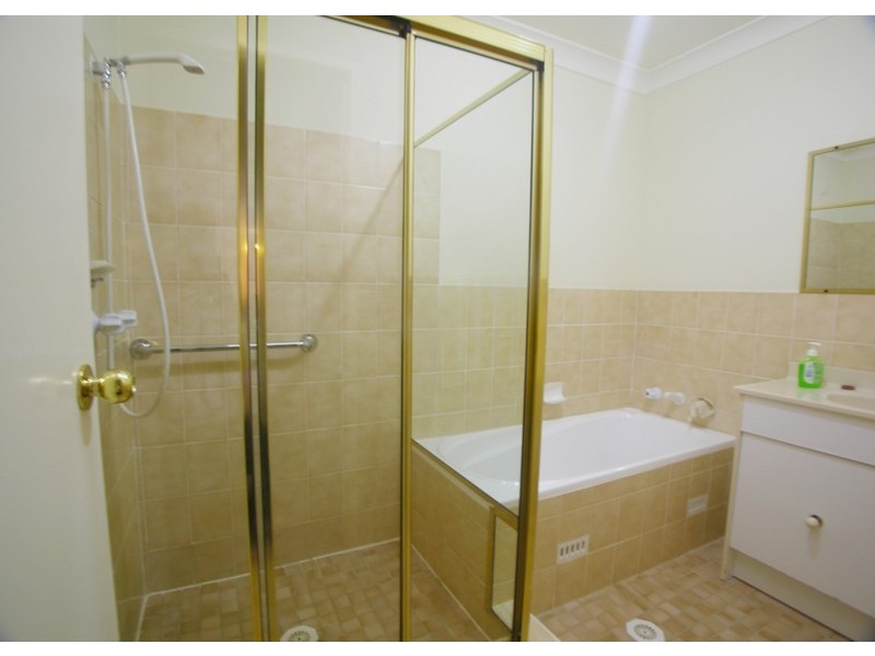 1/207 Albany Street, Point Frederick NSW 2250