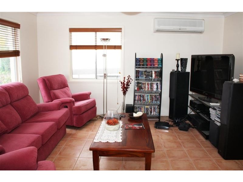 39 Tania Drive, Point Clare NSW 2250