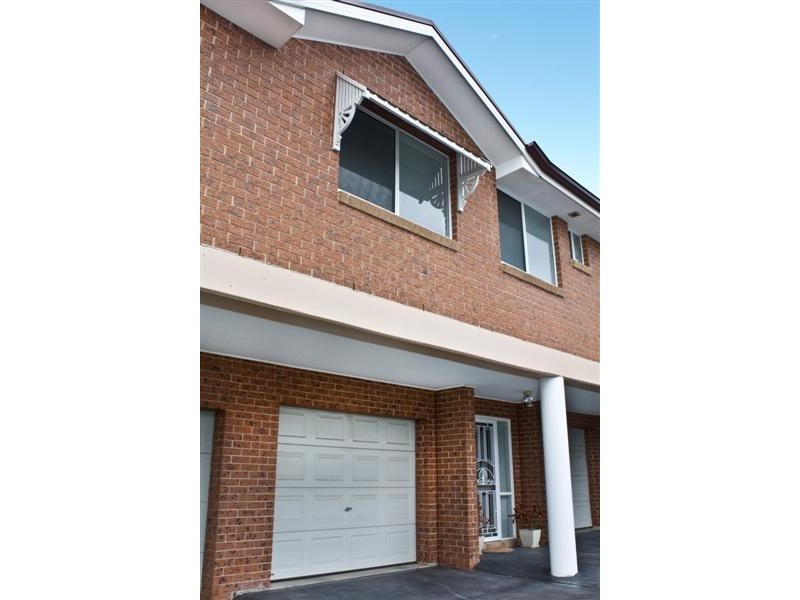 2/33 George Street, East Gosford NSW 2250