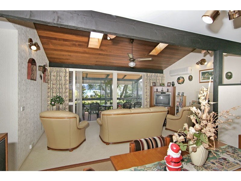 296 Avoca Drive, Green Point NSW 2251