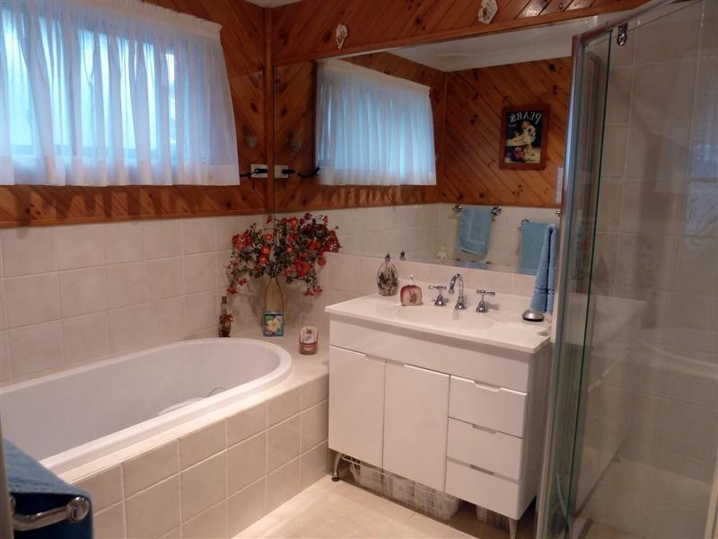 9 Avalon Road, Springfield NSW 2250