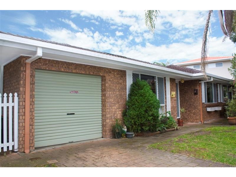 12 Woodport Close, Green Point NSW 2251