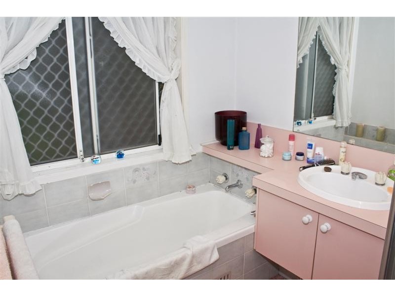 12 Woodport Close, Green Point NSW 2251