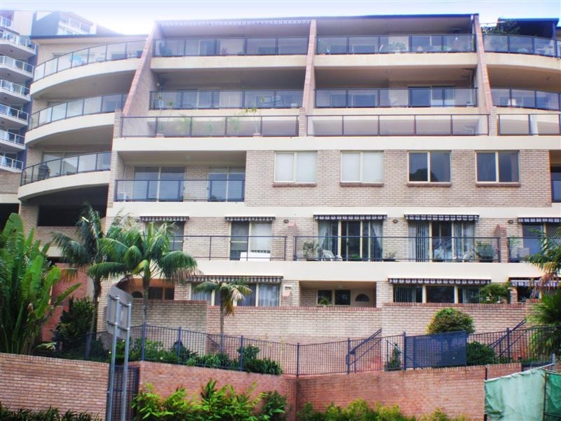 17/92 John Whiteway Drive, Gosford NSW 2250