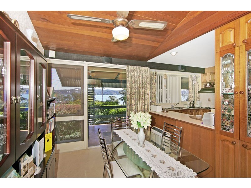 296 Avoca Drive, Green Point NSW 2251