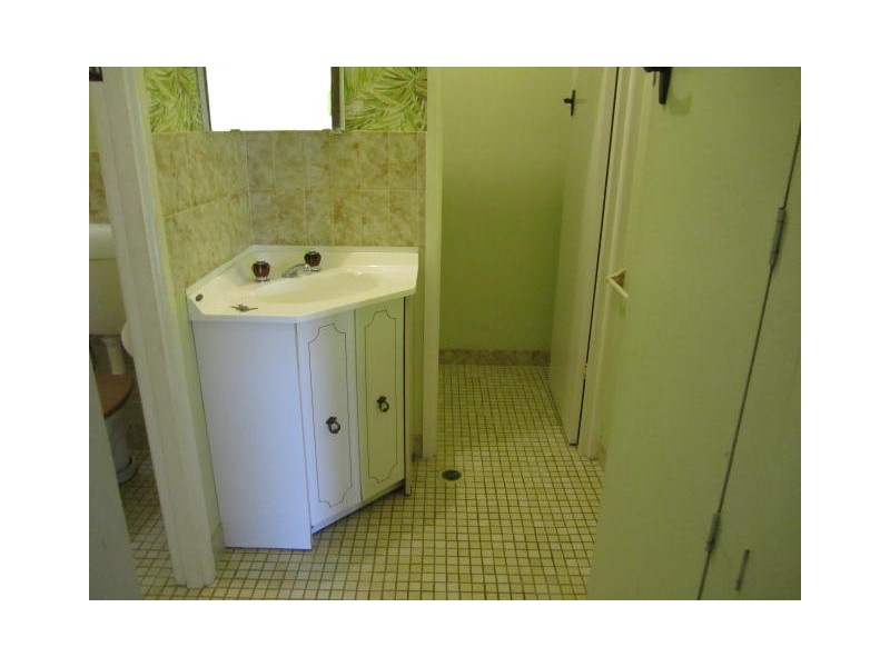 15 White, East Gosford NSW 2250
