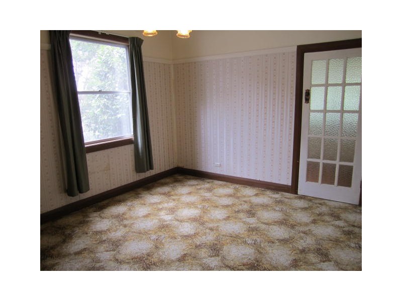 15 White, East Gosford NSW 2250