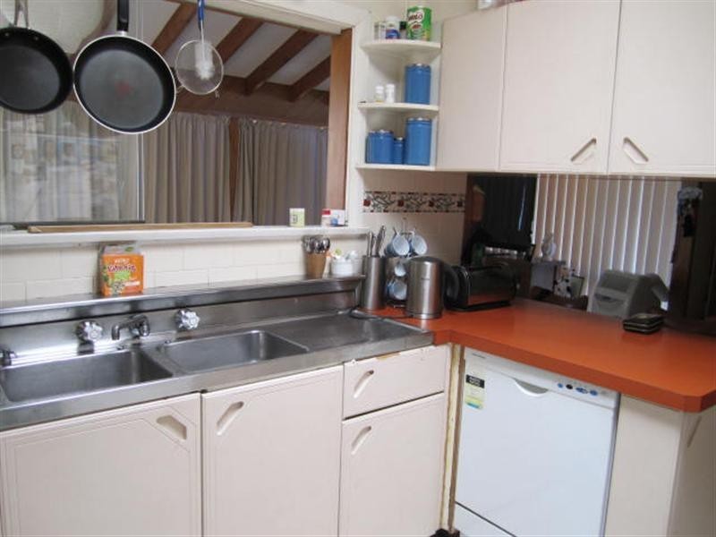 11 Bayview Avenue, East Gosford NSW 2250