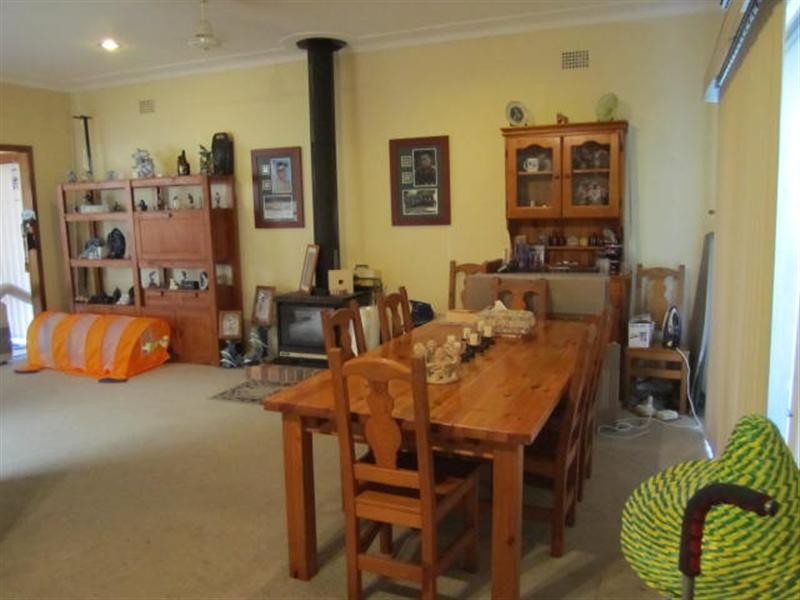 11 Bayview Avenue, East Gosford NSW 2250