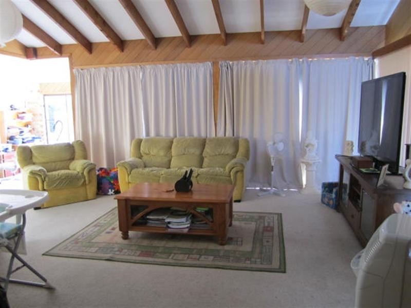 11 Bayview Avenue, East Gosford NSW 2250