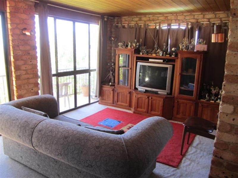 11 Bayview Avenue, East Gosford NSW 2250