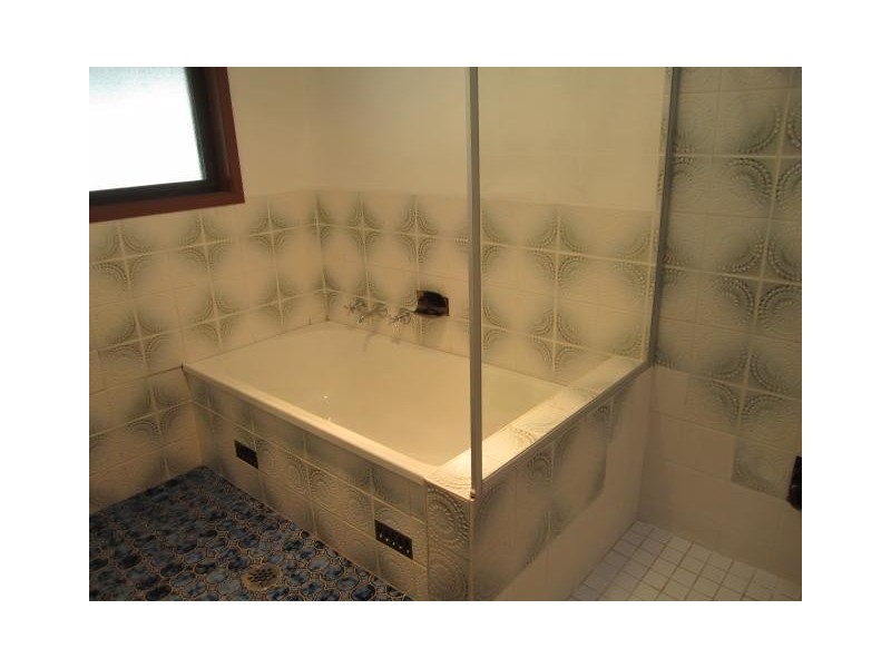 2 Finley Avenue, East Gosford NSW 2250