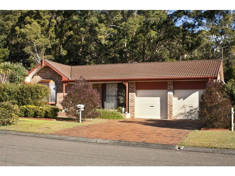 10 Robson Close, Point Clare NSW 2250
