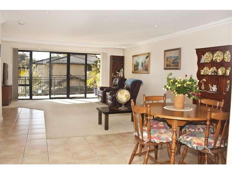 4/2 Adcock Avenue, West Gosford NSW 2250