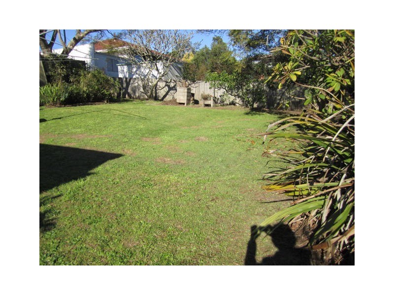 17 Wells Street, East Gosford NSW 2250