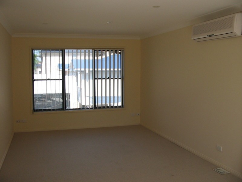 2/4 Lushington Street, East Gosford NSW 2250