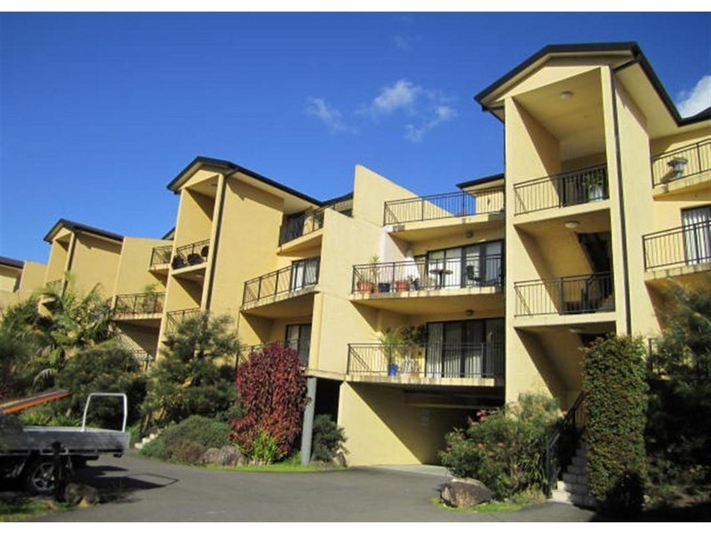 4/2 Adcock Ave, West Gosford NSW 2250