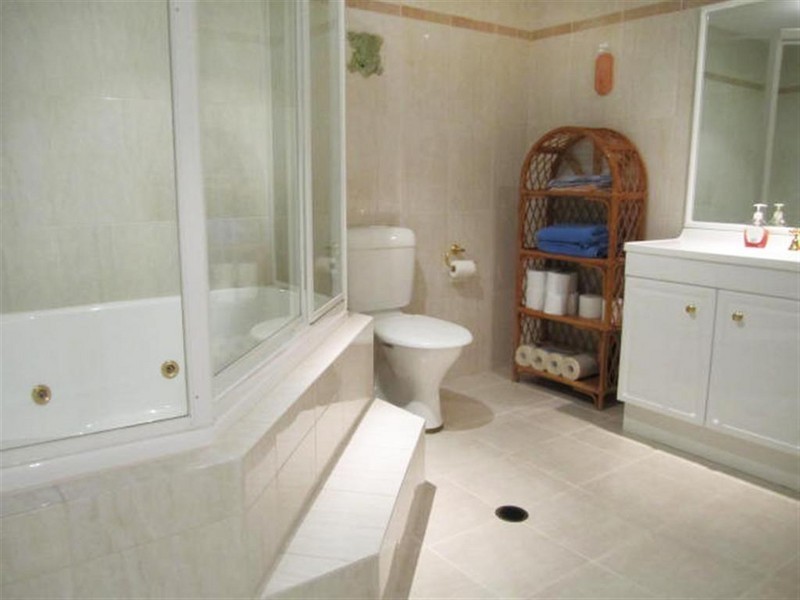 4/2 Adcock Ave, West Gosford NSW 2250