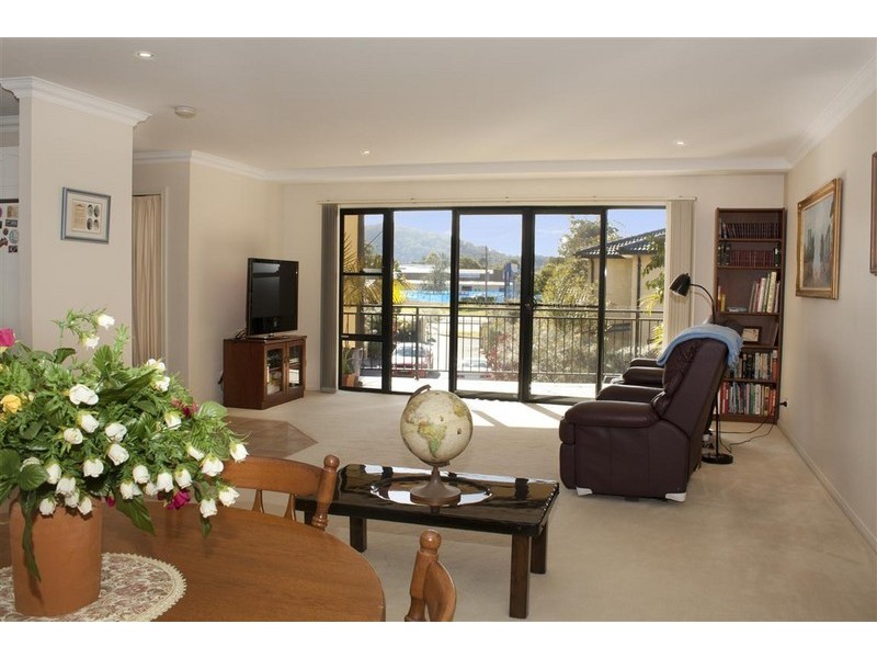 4/2 Adcock Ave, West Gosford NSW 2250