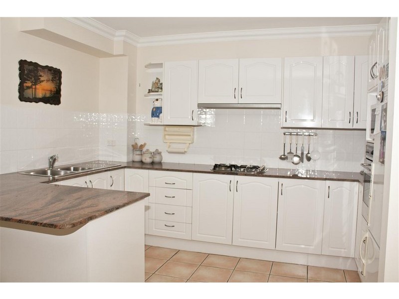 4/2 Adcock Ave, West Gosford NSW 2250