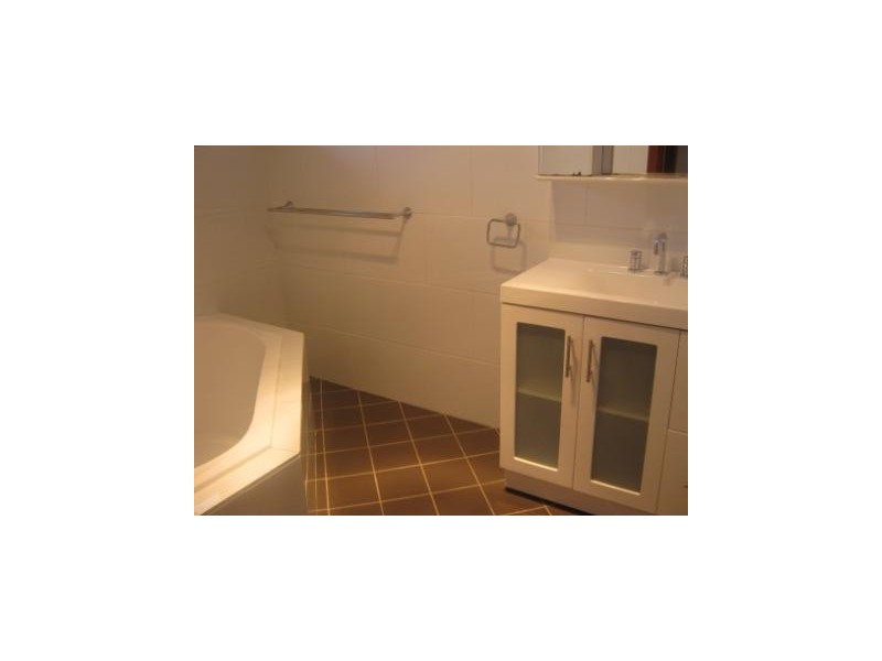 15a Russell Drysdale St, East Gosford NSW 2250