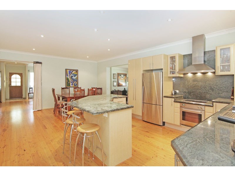 2 Malkana Avenue, Forresters Beach NSW 2260