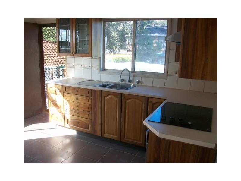 52 Glays Ave, Berkeley Vale NSW 2261