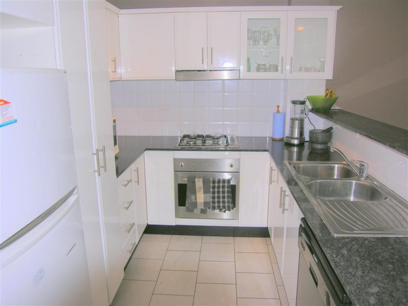 2/187-189 Albany Street, Point Frederick NSW 2250