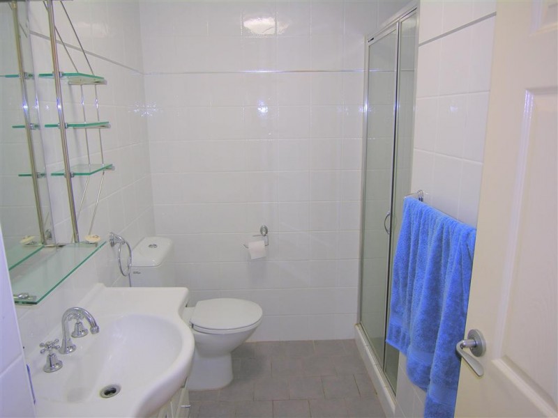 2/187-189 Albany Street, Point Frederick NSW 2250