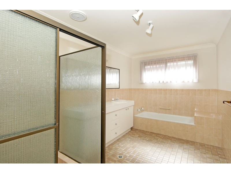 7 Henzel Road, Green Point NSW 2251