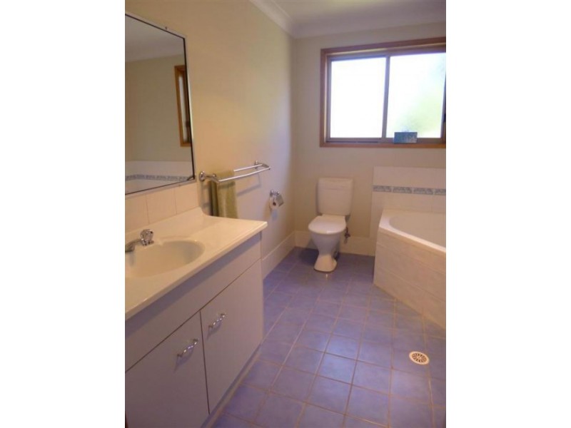 2 Robusta Close, Erina NSW 2250