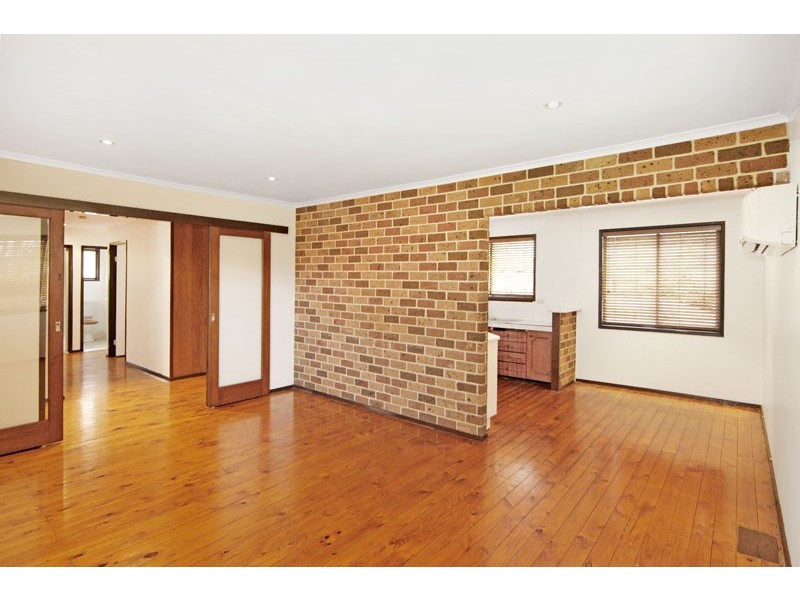 4 Ferguson Close, West Gosford NSW 2250