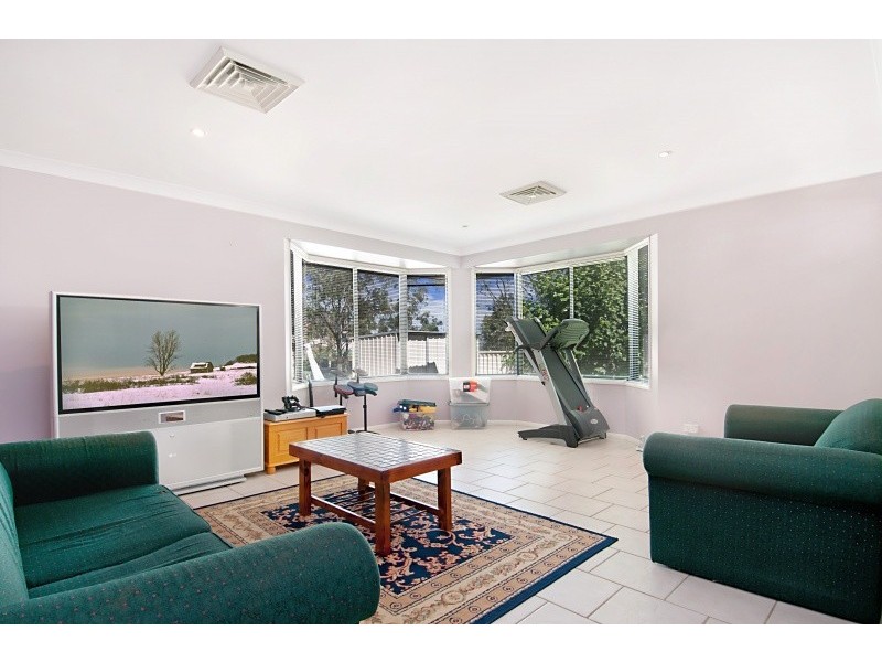 18 Camden Way, Watanobbi NSW 2259