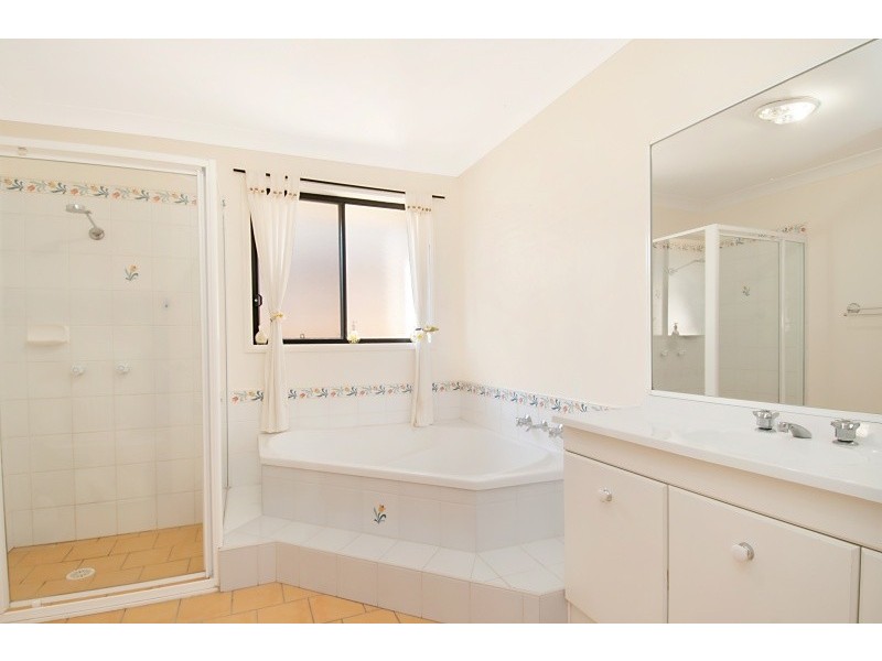 18 Camden Way, Watanobbi NSW 2259