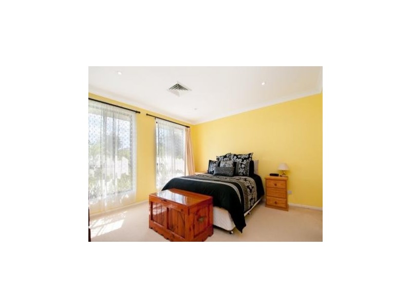 18 Camden Way, Watanobbi NSW 2259
