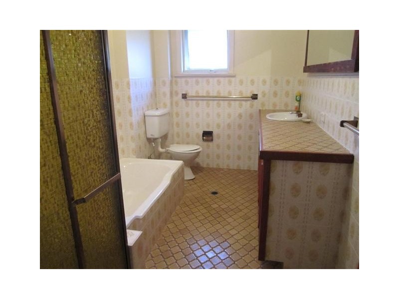 417 Avoca Drive, Green Point NSW 2251