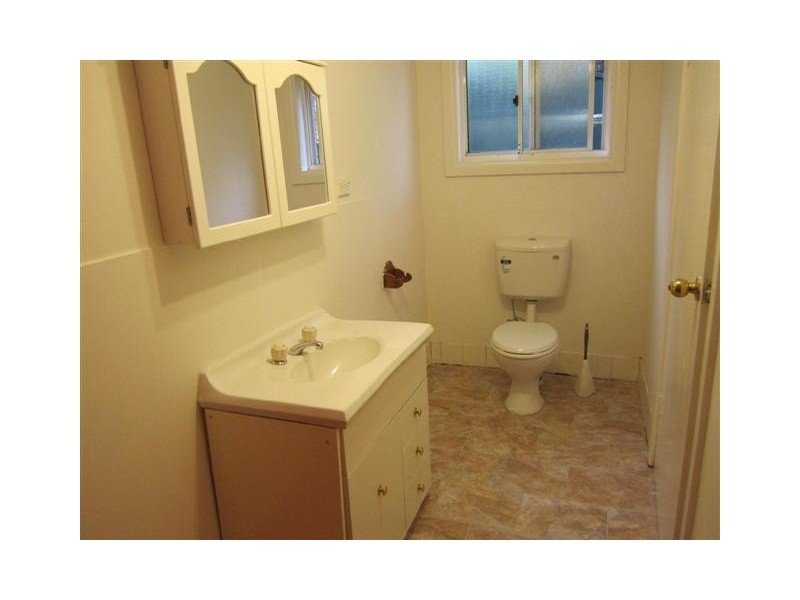 9A Adnamira, Wyoming NSW 2250