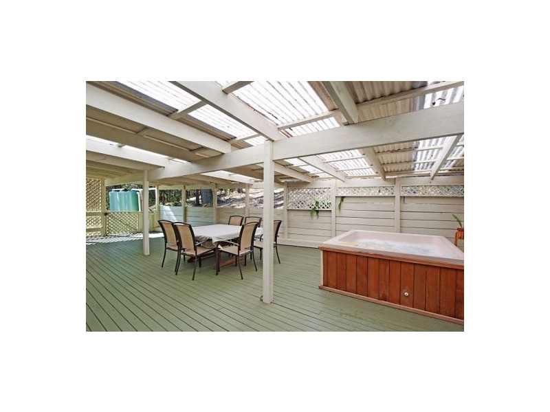 5 Calantha Drive, Wyoming NSW 2250