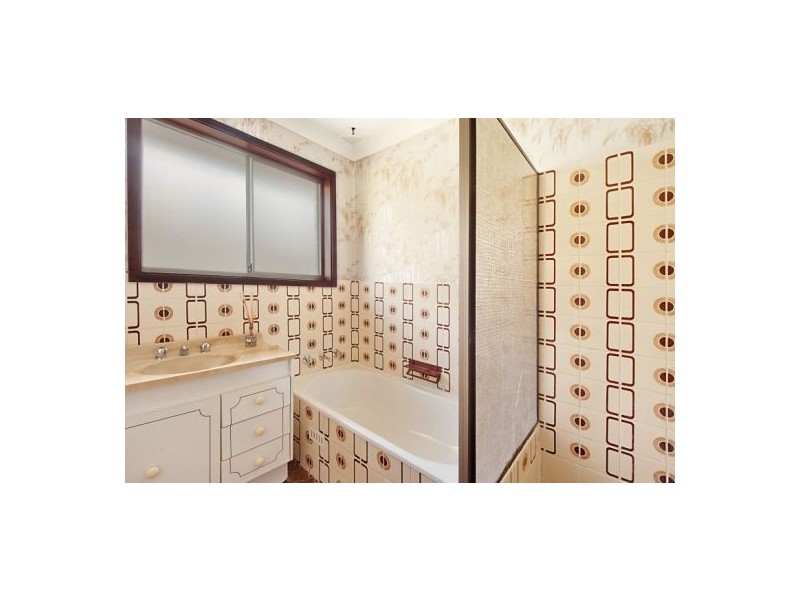 31 Collard Road, Point Clare NSW 2250