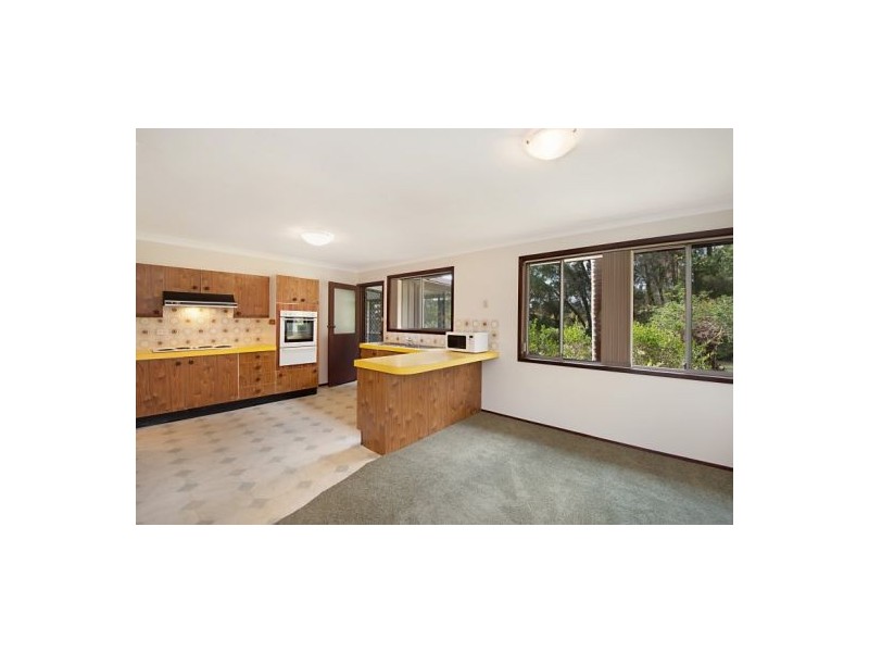 31 Collard Road, Point Clare NSW 2250