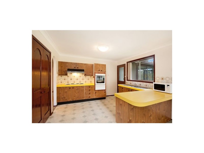 31 Collard Road, Point Clare NSW 2250