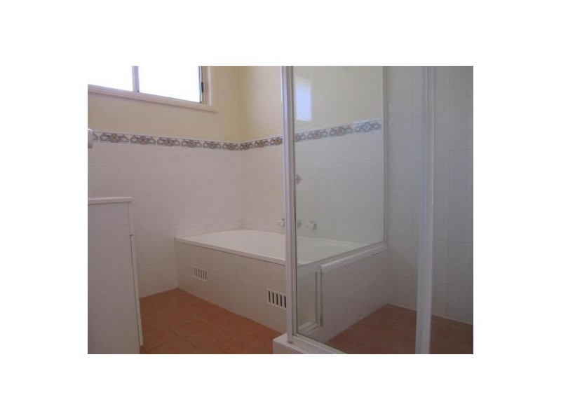 33 River Street, Erina NSW 2250