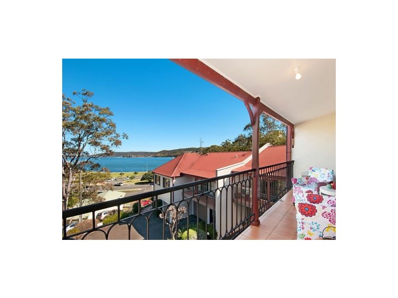 5/4 Broadview Avenue, Gosford NSW 2250