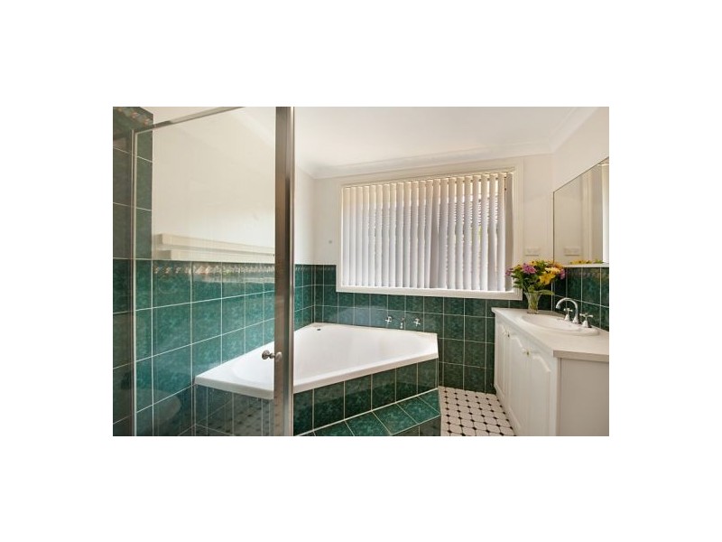 15 Courtney Place, Lisarow NSW 2250