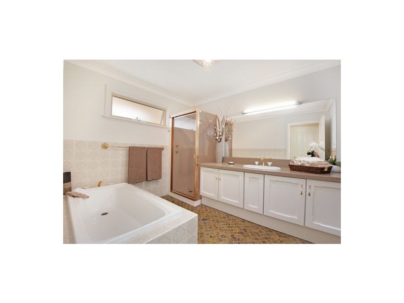 1 Rowena Road, Narara NSW 2250