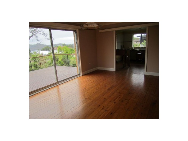 1 Eulalia Ave, Point Frederick NSW 2250