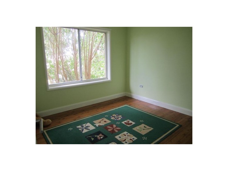 1 Eulalia Ave, Point Frederick NSW 2250
