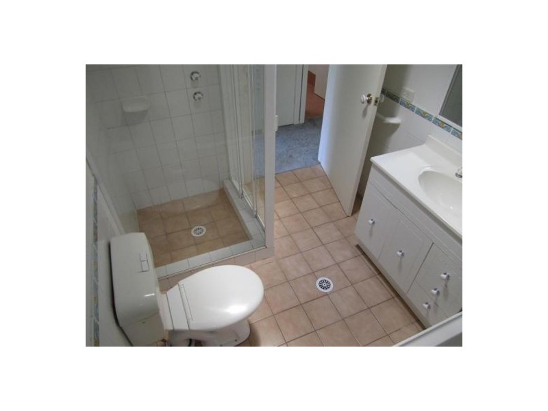 2/21 Melbourne, East Gosford NSW 2250