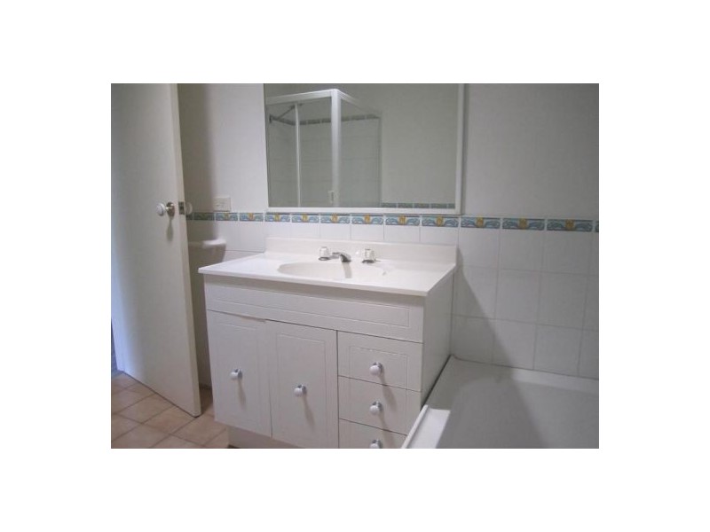 2/21 Melbourne, East Gosford NSW 2250